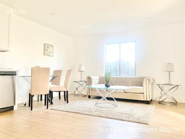 Building Photo - 1936 New England St