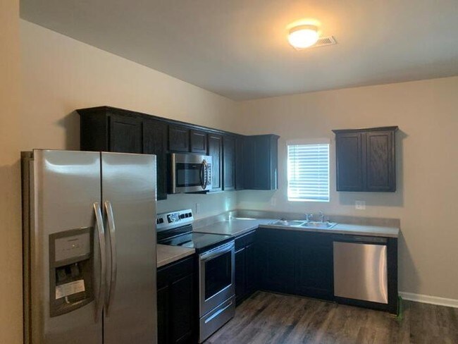 Building Photo - 807 Kent Dr