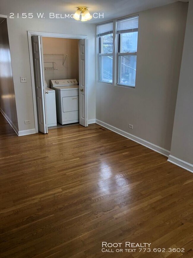 Foto del edificio - 2155 W Belmont Ave