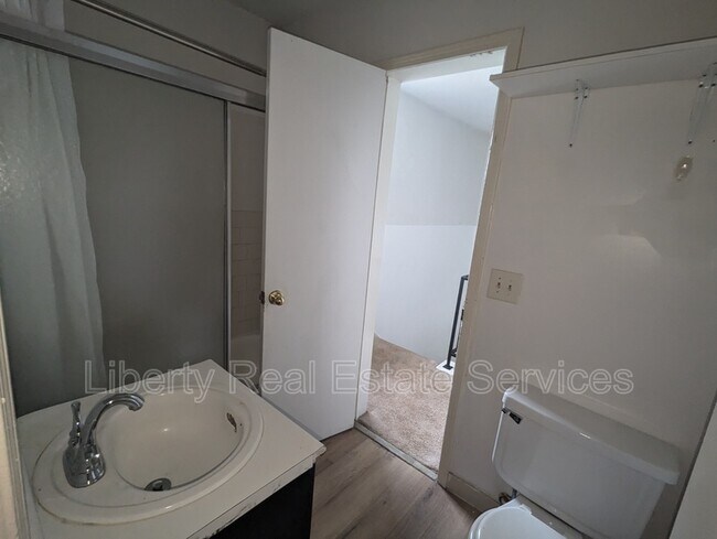 Building Photo - 817 Lesa St