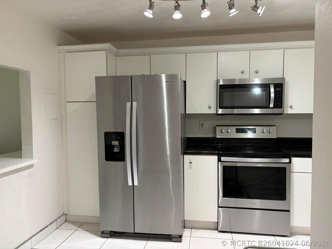 Foto del edificio - 9820 S Hollybrook Lake Dr
