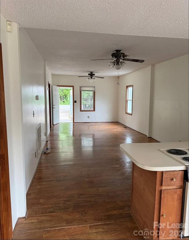 Building Photo - 2885 Fair Oaks Dr