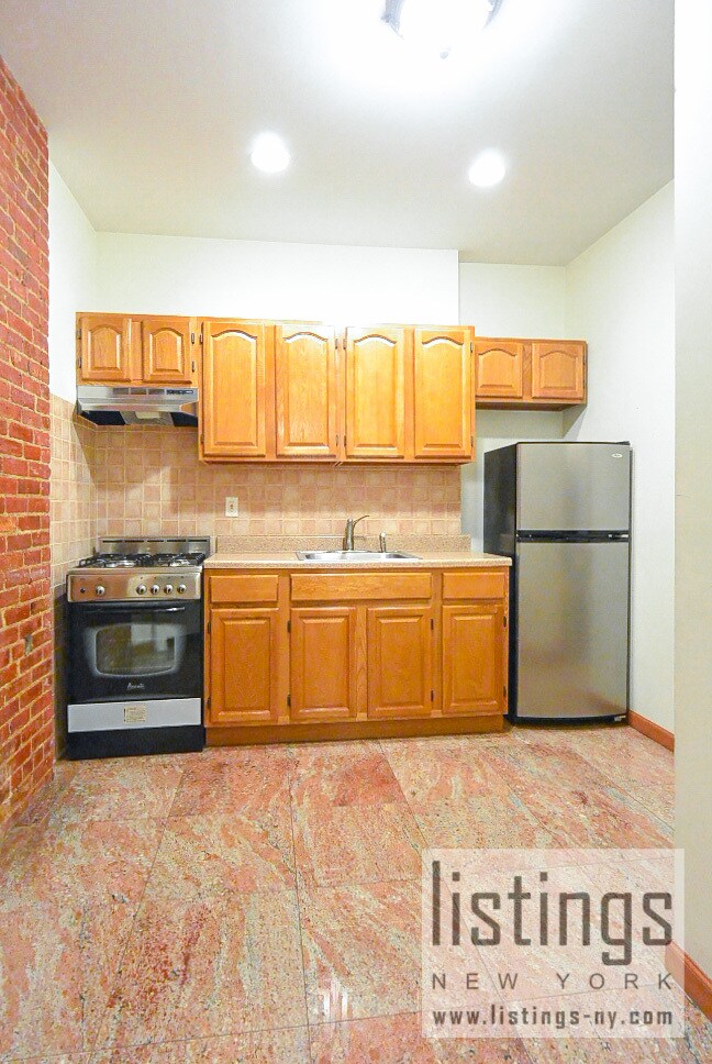 Building Photo - 172 E 89th St