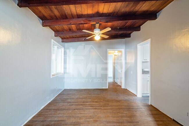 Building Photo - Newly upgraded 2 bed 1 bath unit in Corona...