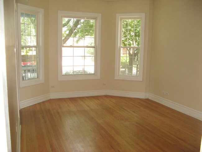 Building Photo - 3849 W School St