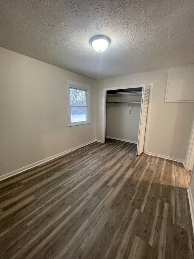 Building Photo - Newly Remodeled Apartment for Rent