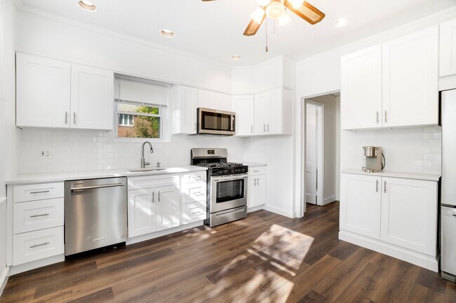 Eat-in-Kitchen - 134 Old Mamaroneck Rd