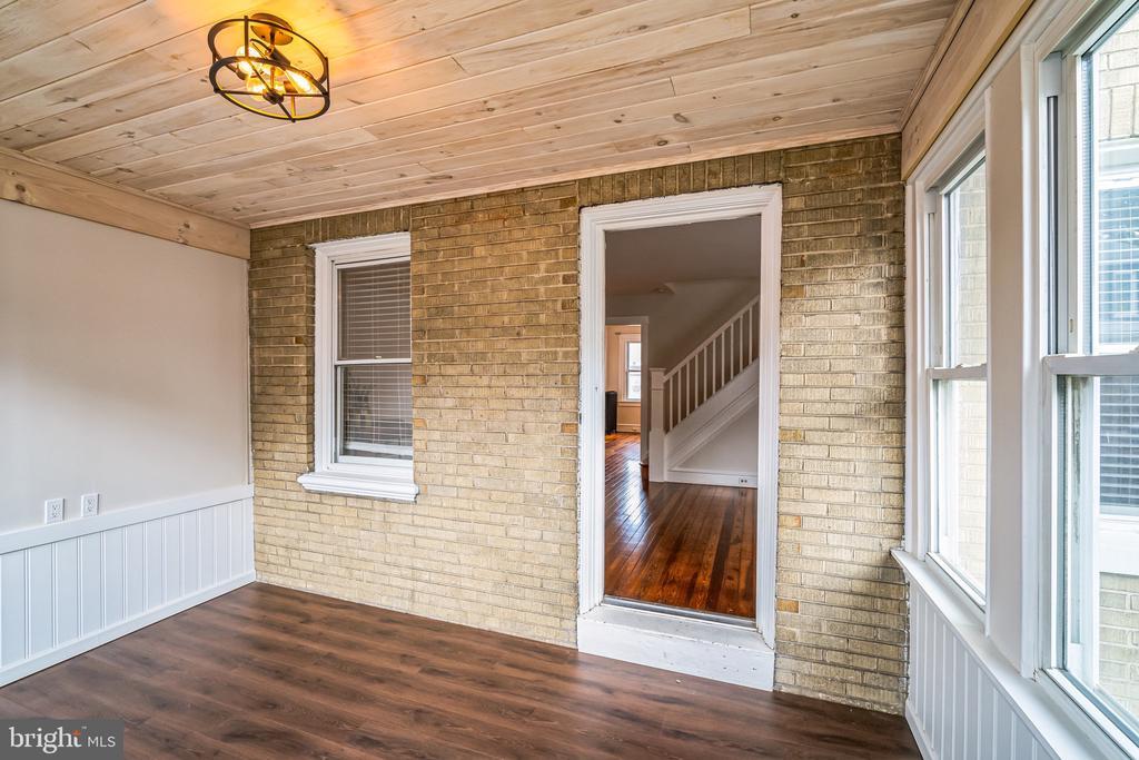 Primary Photo - 248 Pensdale St