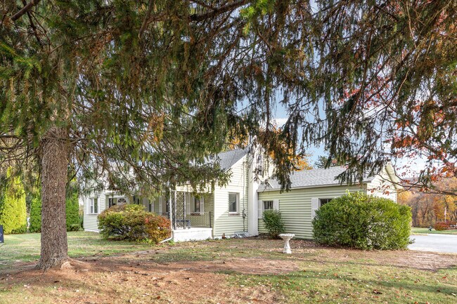 Building Photo - 536 Lansvale St