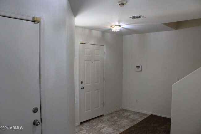 Building Photo - 2568 W Tanner Ranch Rd