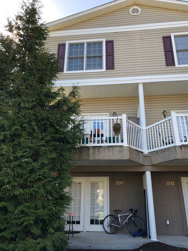 Available for the 2026-2027 lease term. - Available for the 2026-2027 lease term. Townhome