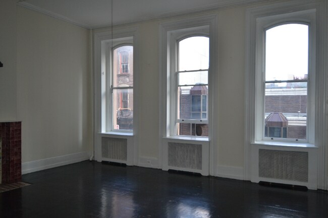 Building Photo - 2027 Walnut St