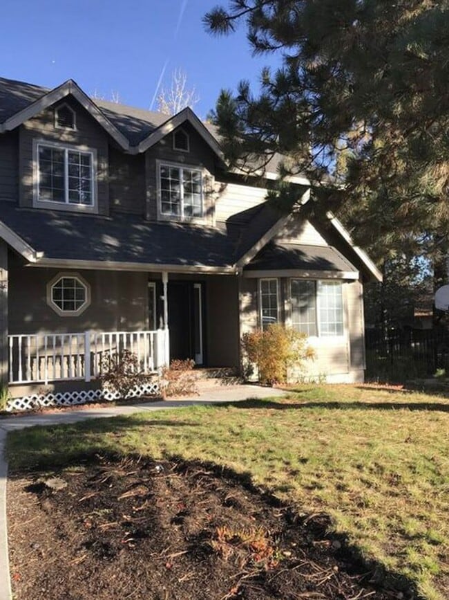 Building Photo - 1798 SE Ironwood Ct
