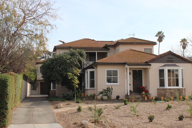 804/806 Arroyo Drive - 804 Arroyo Dr