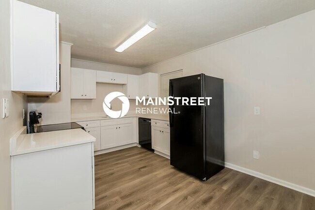 Building Photo - 4 Bedroom Pet-Friendly Home in STOCKBRIDGE...