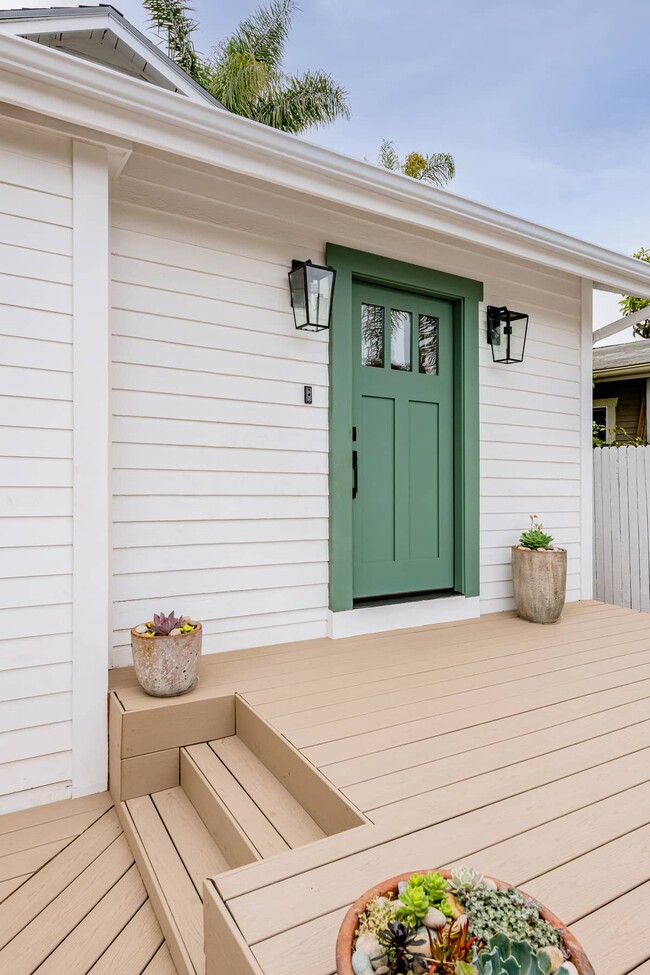 Building Photo - 1425 Cabrillo Ave