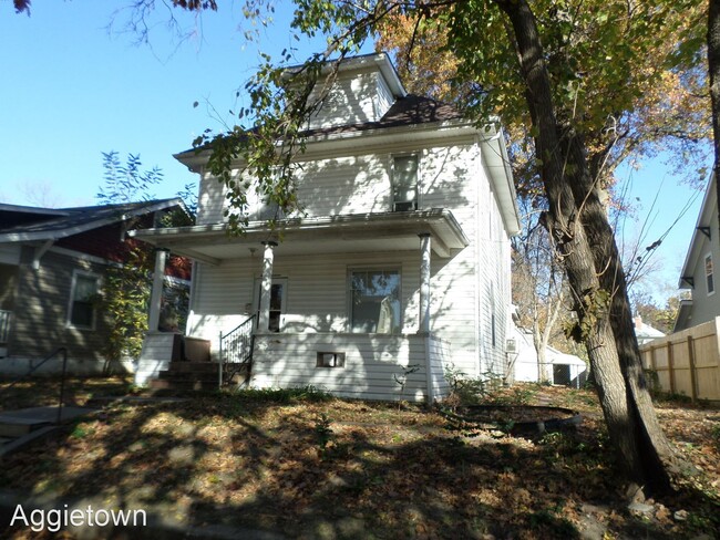 4 br, 2 bath House - 914 Osage photo'