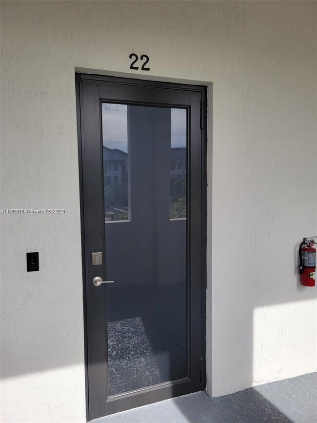 Foto del edificio - 7831 NW 104th Ave