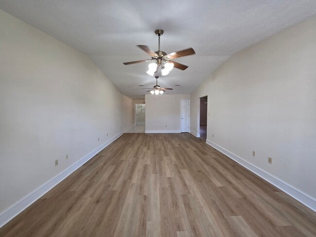 Building Photo - 916 Rentz Ave