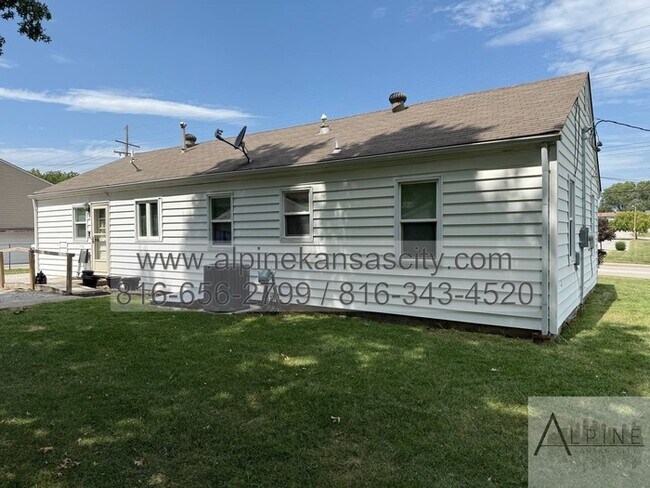 Foto del edificio - Spacious Gladstone Ranch!