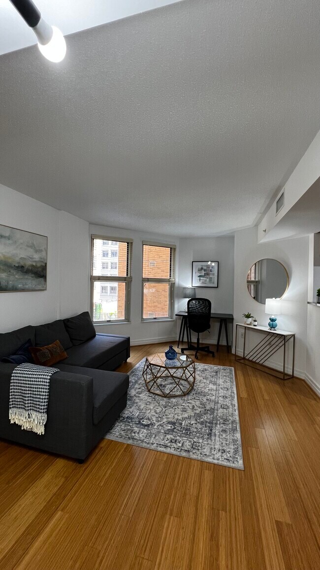 Foto del edificio - 915 E St NW