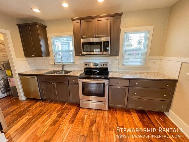 Photo - 2024 Emerald St Apartment