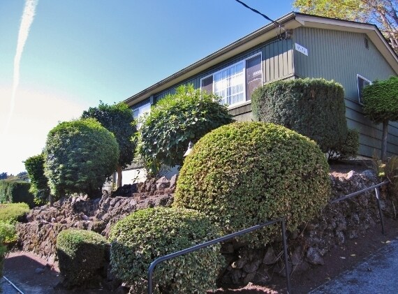 Primary Photo - 5025 SW Corbett Ave
