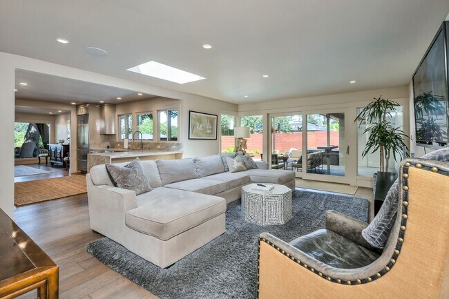 Building Photo - Furnished 2 Bedrooms, Office, 2 1/2 Bathro...