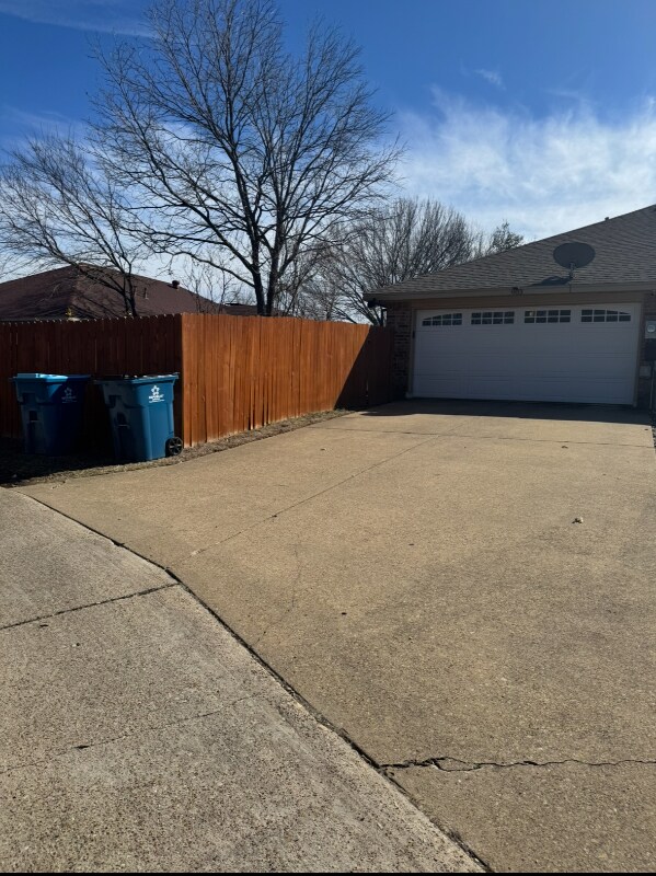 Foto del edificio - 903 Teakwood Ln