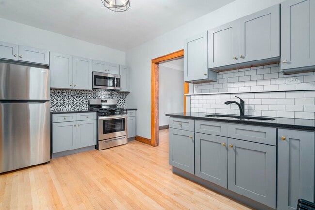 Building Photo - 530 Hillside Ave