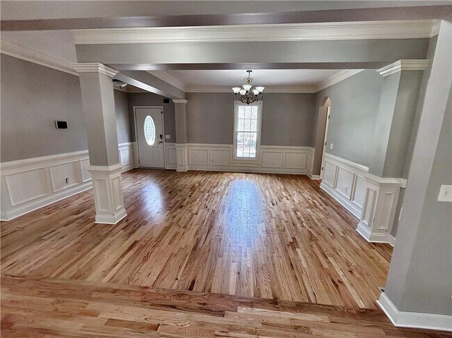 Building Photo - 4901 Planters Walk