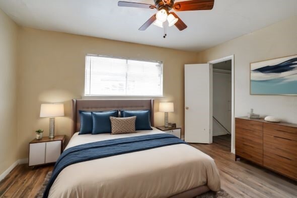 Building Photo - 427 Hollyvale Dr