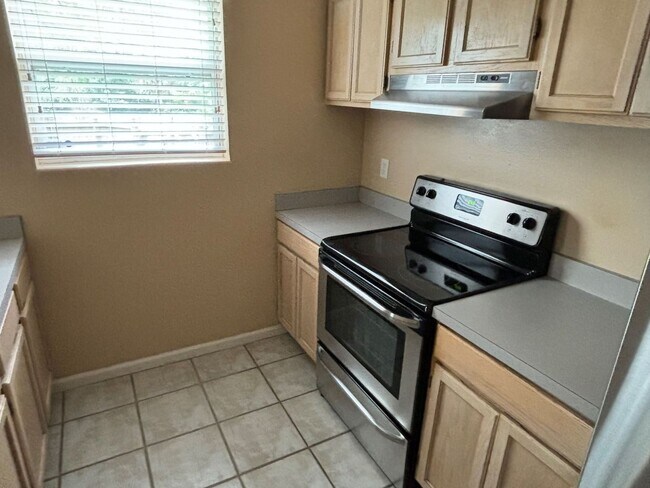 Foto del edificio - Charming 3/2 Home with Pet-Friendly Yard &...