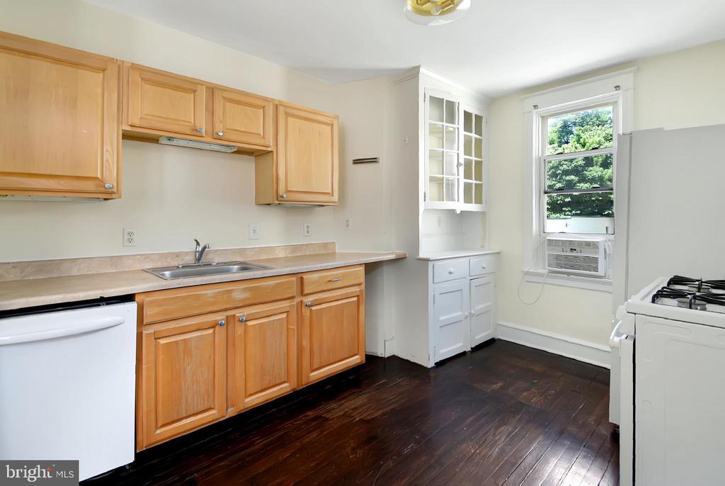 Primary Photo - 16 E Eagle Rd