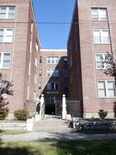 Building Photo - 200 W 31st St