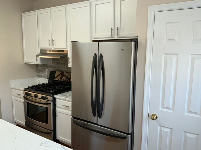 Building Photo - Very well maintained 3BR 2.5BA 3 level townhome located in the Milestone Community of Germantown