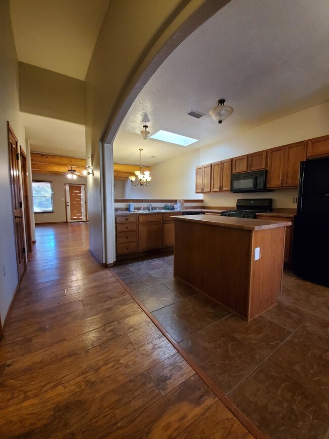 Building Photo - 823 Kipuka Dr NW