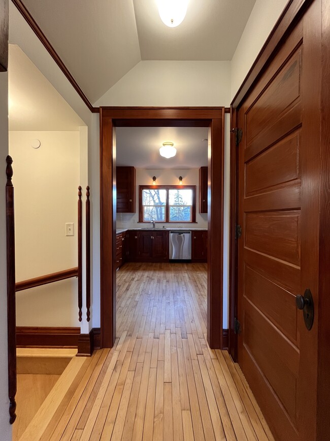 Entryway - 1325 Chandler St