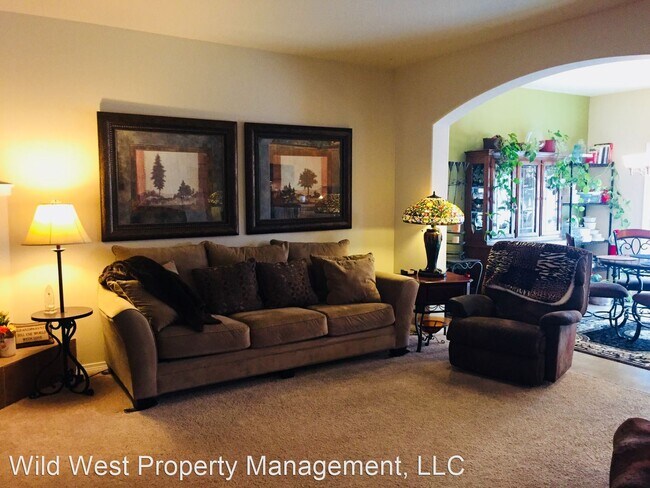 Building Photo - 3 br, 2.5 bath House - 795 SW Hodia Loop