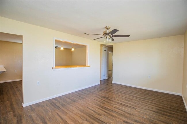 Foto del edificio - 2275 E Emma Ave