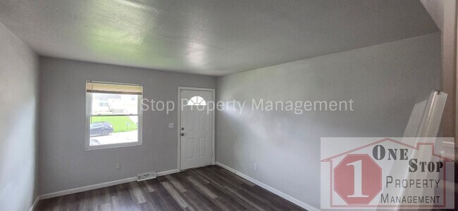 Building Photo - Spacious 3 Bedroom, 1 Bathroom Duplex for Rent in Independence, Missouri
