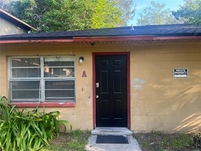 Building Photo - 2622 SW 31st Pl