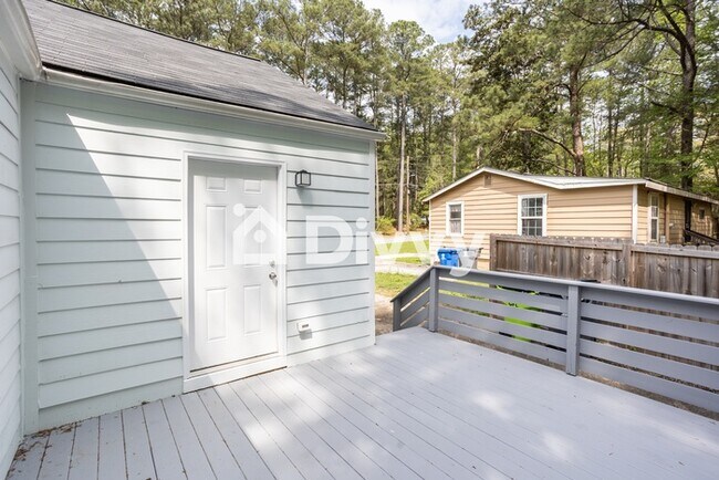 Building Photo - 6030 Stonewall Dr