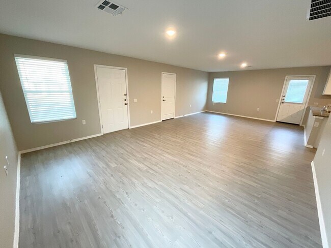 Foto del edificio - Awesome 1-story | 3-bedroom | 2-bath | Easy access to Brooks City Base & Ft Sam