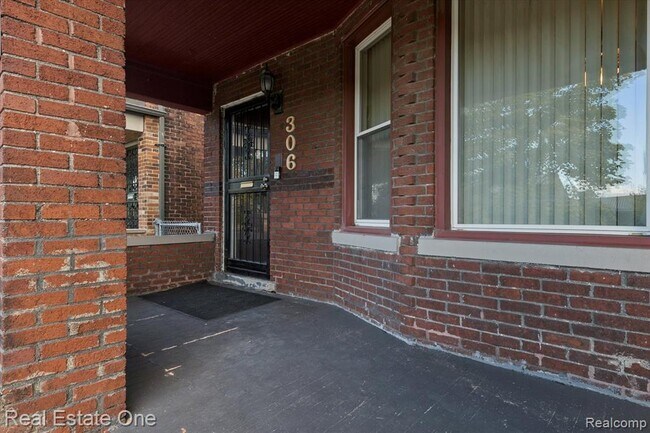 Foto del edificio - 304 Hendrie St