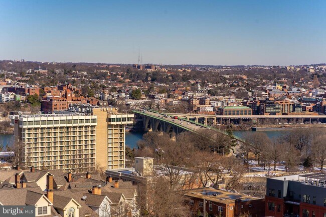 Foto del edificio - 1530 Key Blvd