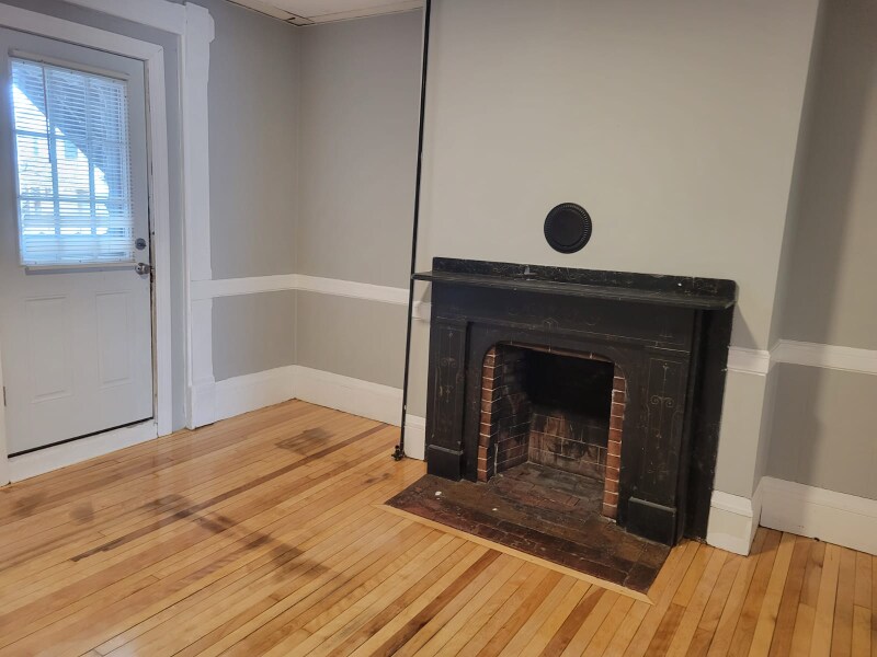 Building Photo - 494 Pine St
