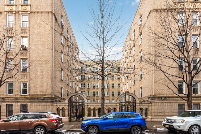 Fotografía del edificio - 811 Walton Ave