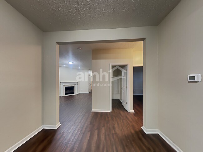 Foto del edificio - 15476 Old Pond Cir