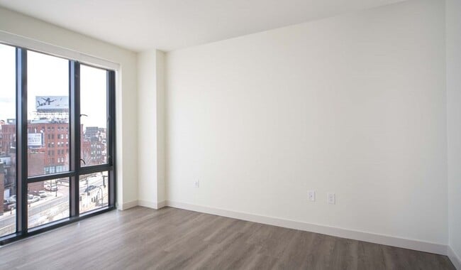 Building Photo - 33 Thacher St